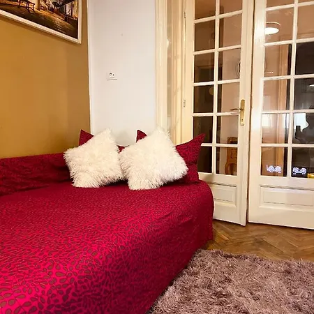 Art Deco Mosilor Apartment *