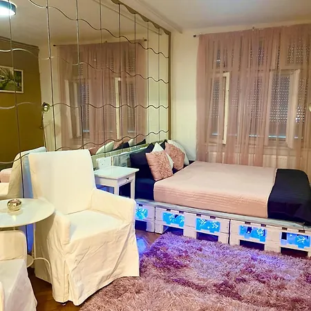 Art Deco Mosilor Apartment